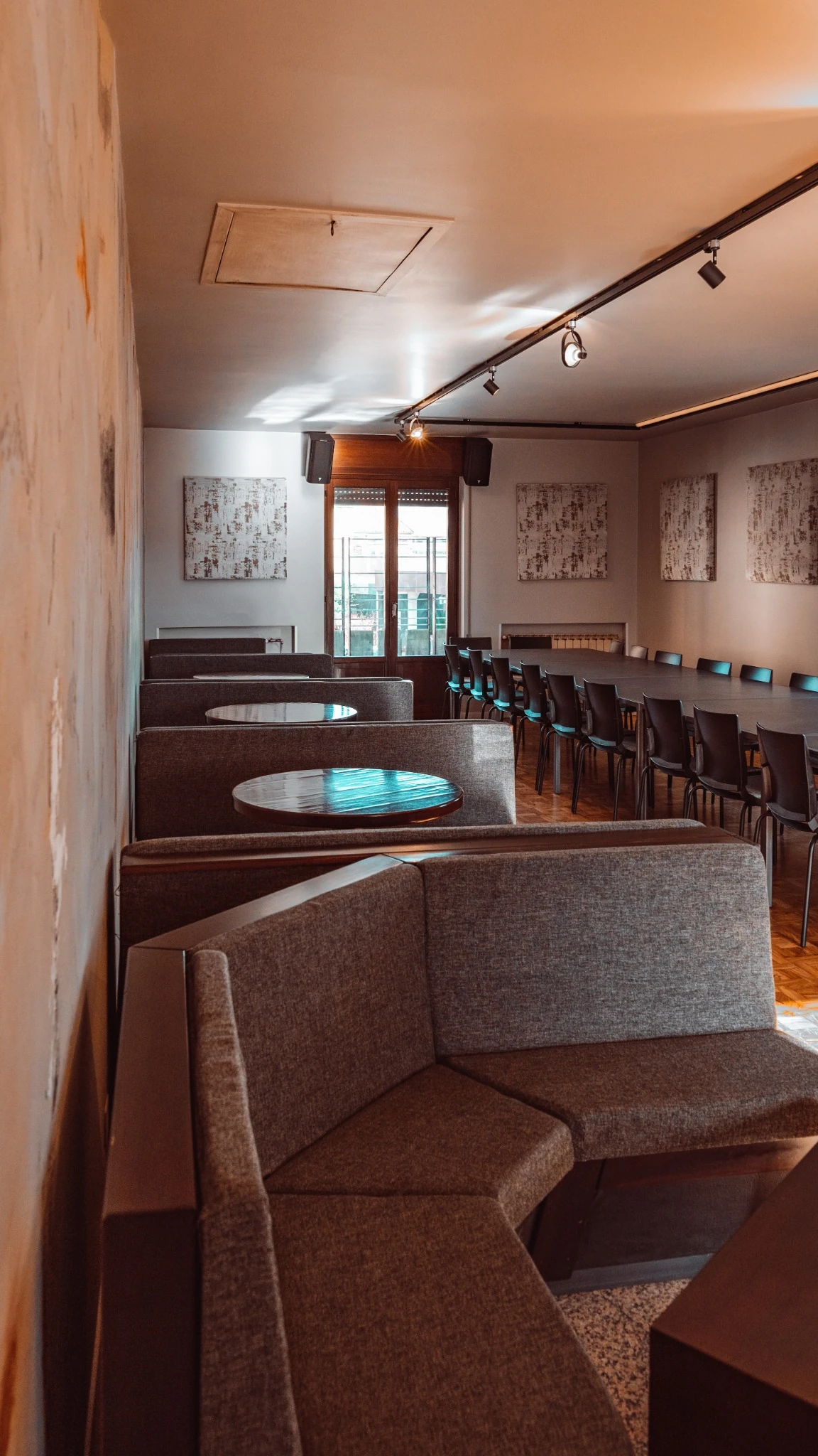 Dettaglio della sala per feste private del Thouraz Pub